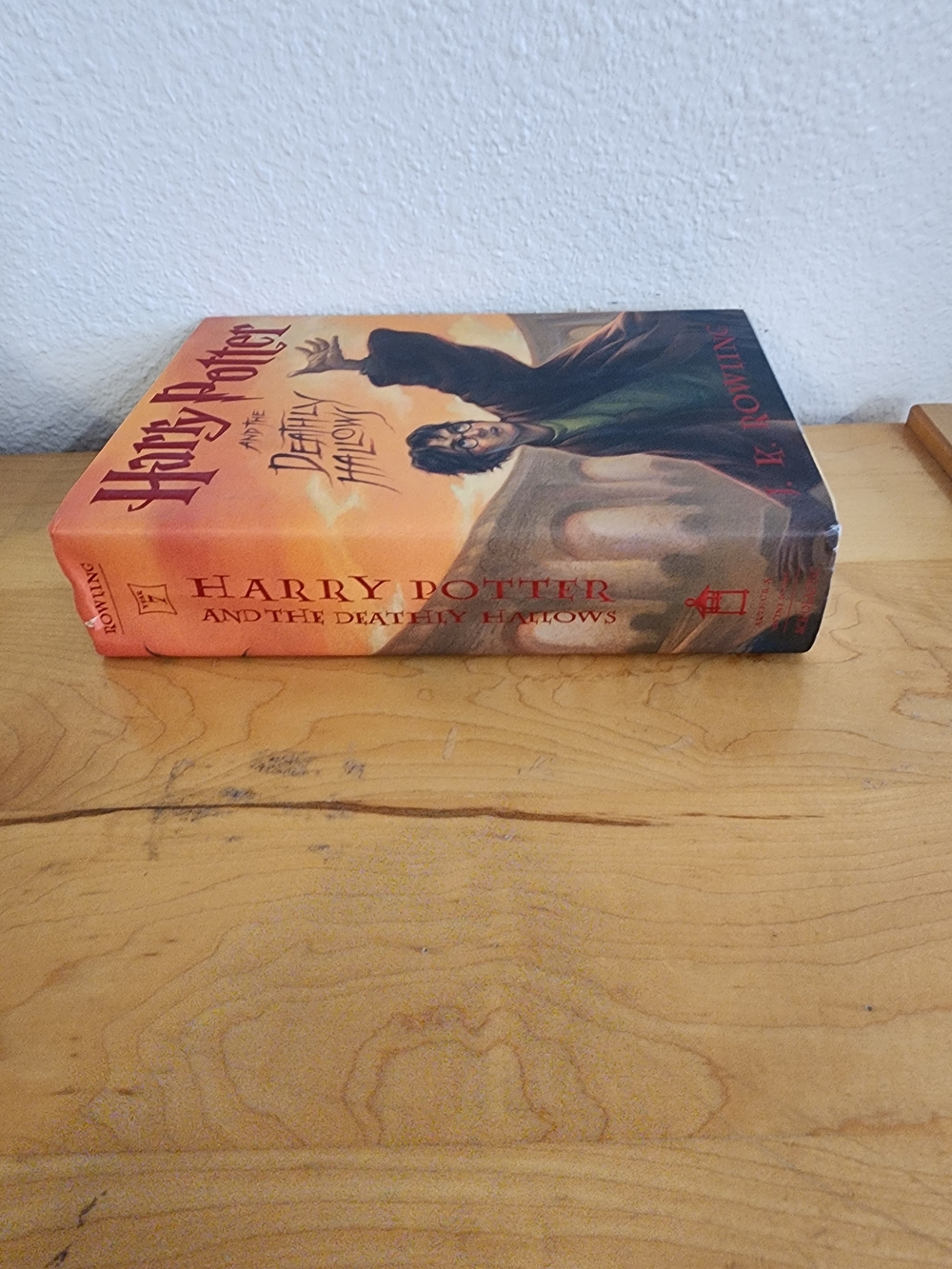 Harry Potter and the Deathly Hallows book hardcover - Picture 3 of 6